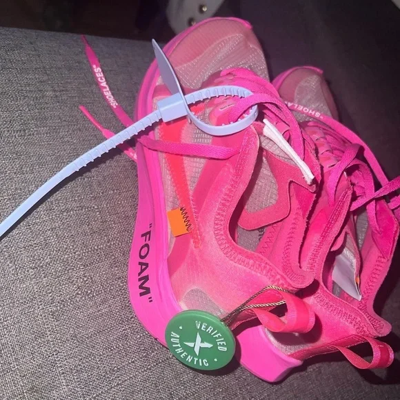 Off-White x Zoom Fly SP 'Tulip Pink'
great condition-4.5
Originally $375 - Picture 3 of 6